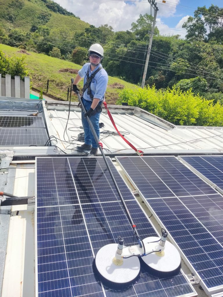 limpieza de paneles solares, mantenimiento